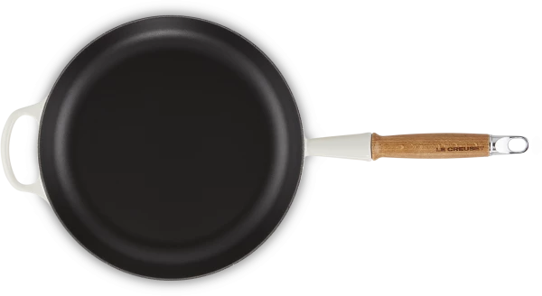 Le Creuset Bratpfanne Signature Aus Gusseisen In Meringue 28 Cm / 2,6 Liter 4 Le Creuset Bratpfanne Signature Aus Gusseisen In Meringue 28 Cm / 2,6 Liter – Bild 3