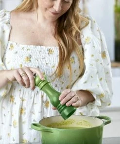 Le Creuset Salzmühle In Bamboo Green -Wesco store LC 20201221 UK LS YC BAMBOOCOLL2021 022 copy 1