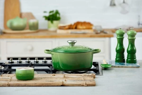 Le Creuset Bräter SIGNATURE Rund In Bamboo Green 20 Cm / 2,4 L 5 Le Creuset Bräter SIGNATURE Rund In Bamboo Green 20 Cm / 2,4 L – Bild 3