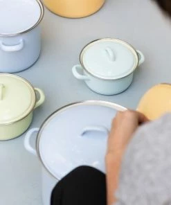 Riess Emaille Riess Kasserolle Aus Emaille In Türkis 7 Riess Emaille Riess Kasserolle Aus Emaille In Türkis -Wesco store RIESS AMBIENTE CLASSIC Pastell Bunt 2019 11 07 highres