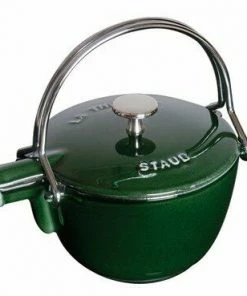 Staub Teekanne Und Wasserkessel Aus Gusseisen In Basilikumgrün