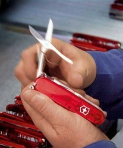 Victorinox Offiziersmesser Fisherman Rot -Wesco store Victorinox Ambiente 2